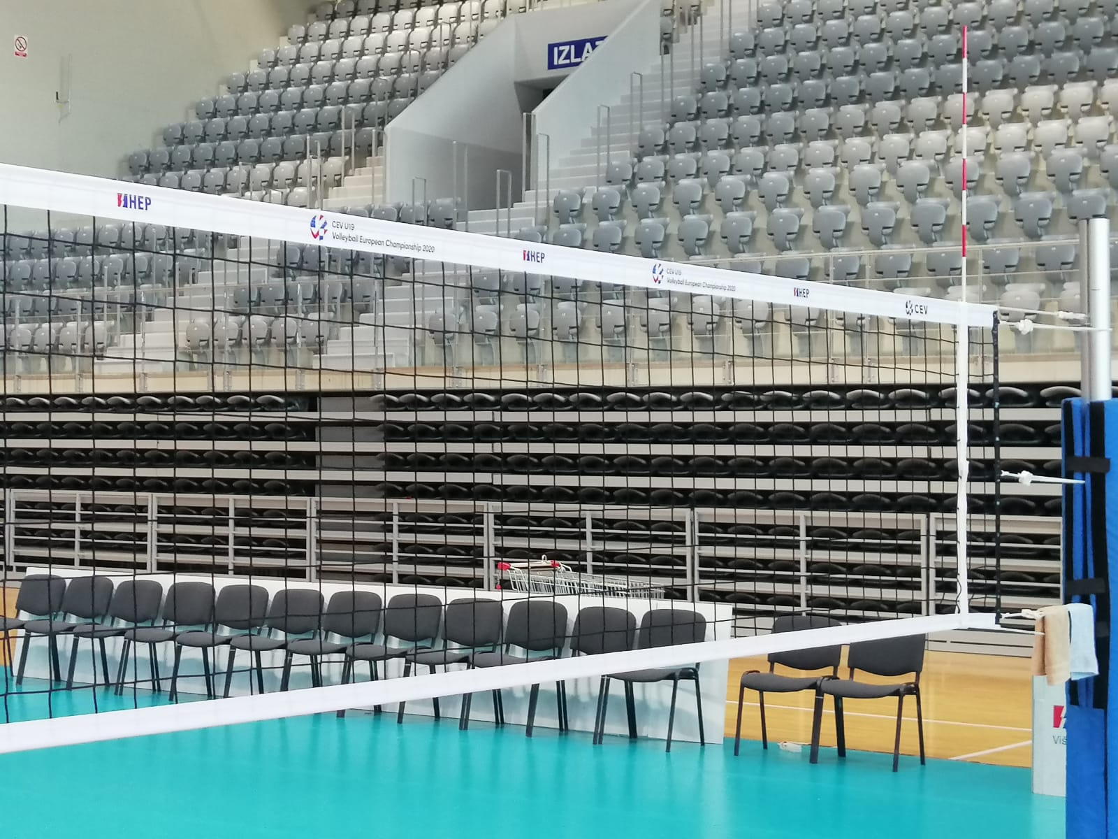 2b4fd746-6c4c-4ac6-9157-2016cbd1524e-1669641564 Mreža za odbojku PRO sa dvije PVC trake 70 i 50 mm, 9,5x1 m, 5 mm - Slika 1